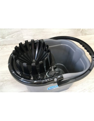 CUBO ESCURRIDOR KOZZI CON RUEDAS 15 LITROS