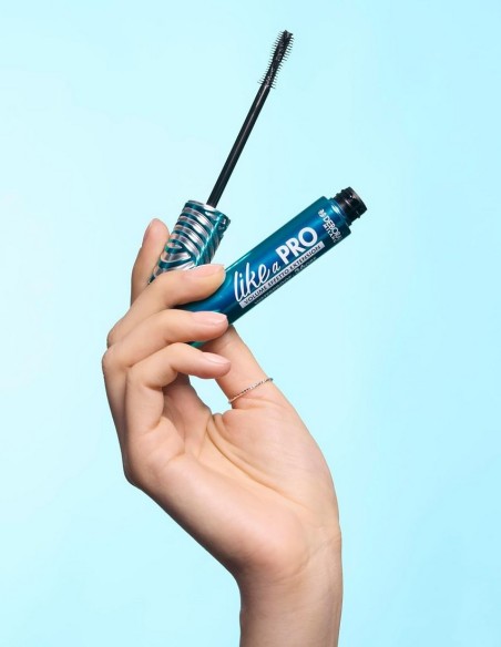 Máscara resistente al agua Deborah Like a Pro, pestañas largas y definidas.