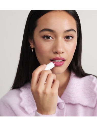 Barra labial Liposan sin aceites minerales con un toque de color brillante.
