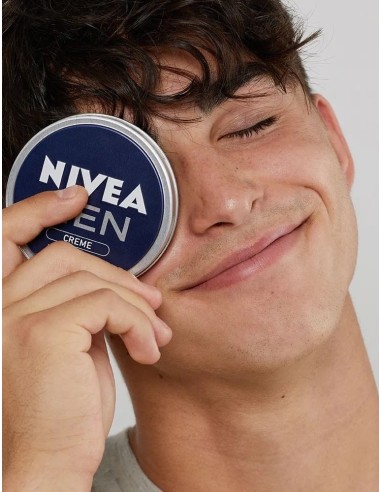 Crema hidratante multiuso Nivea para hombre.