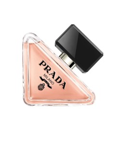Frasco triangular de Prada Paradoxe con perfume rosa y tapón negro