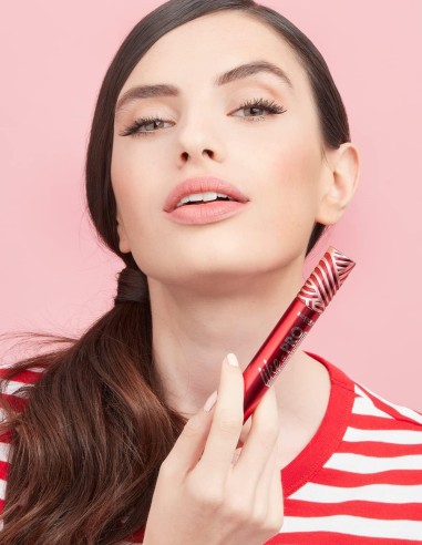 Deborah Like a Pro, máscara de pestañas con precisión y volumen en un solo gesto.