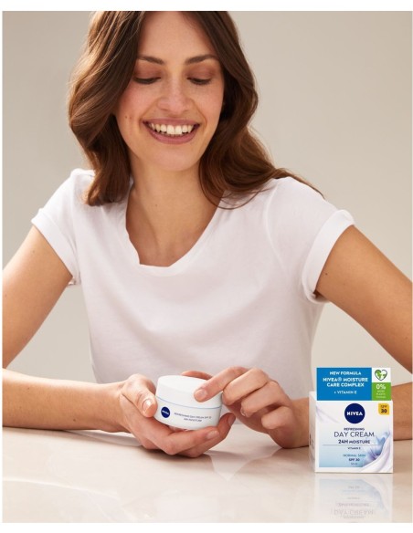 NIVEA Crema Día Refrescante SPF30 50ml | Piel Normal o Mixta