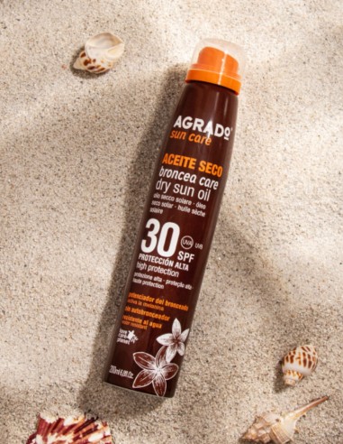 Bruma solar AGRADO SPF30 con textura ligera, efecto seco y protección resistente al agua.