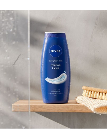 Disfruta del cuidado clásico de NIVEA con el gel de baño Creme Care 650 ml para piel nutrida y protegida.