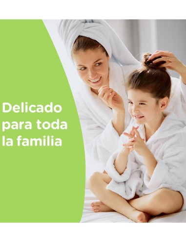 Johnson's Camomila 500 ml ideal para bebés, no pica en los ojos y deja el pelo suave