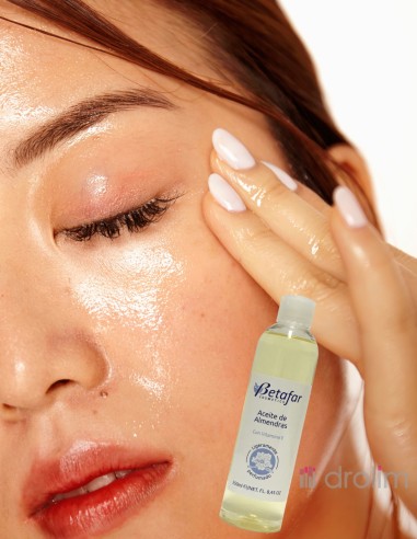 Aceite corporal Betafar de almendras dulces con fragancia.