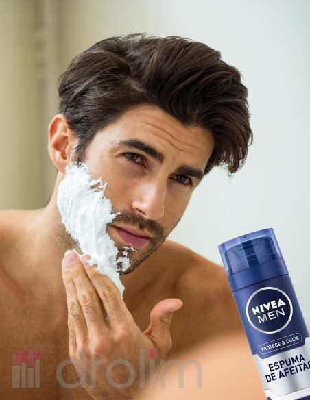Espuma Nivea para afeitado.
