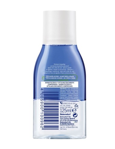 Retira suavemente el maquillaje de los ojos con el desmaquillante Nivea.