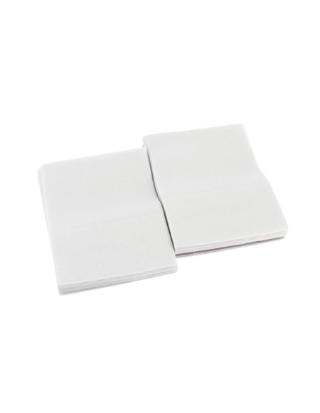 Dos bloques apilados de servilletas de papel tisú blanco en formato mini servis para hostelería.