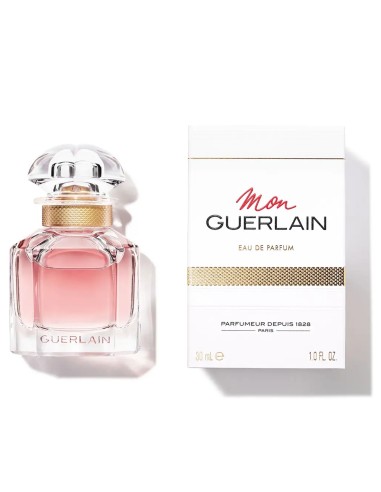 Botella de Mon Guerlain Eau de Parfum de treinta mililitros junto a su caja de embalaje blanca con detalles dorados.