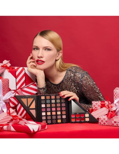 Paleta completa de maquillaje con espejo y correctores