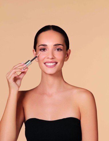 Corrector de ojeras tono nude resistente al agua Deborah