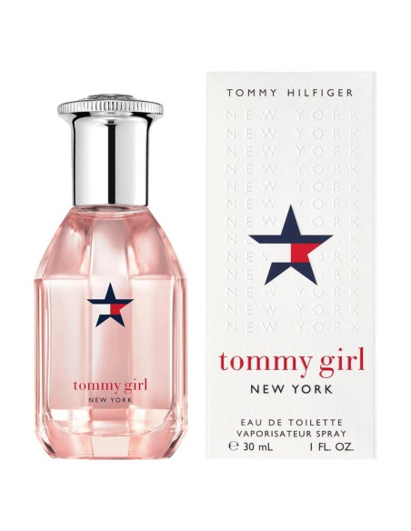 Frasco de Tommy Girl New York con líquido rosa y tapón plateado