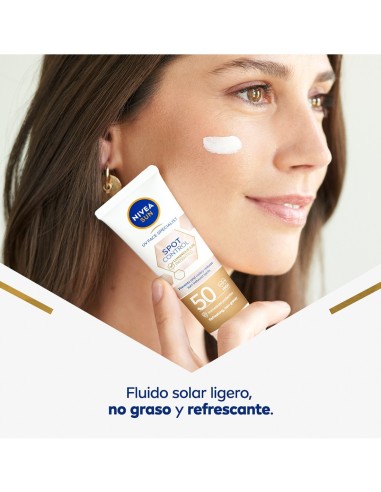 Textura ligera y no grasa Nivea Sun para uso diario.