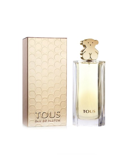 Frasco de Tous Eau de Parfum de 50 ml con su icónico tapón dorado del oso al lado de su estuche oficial color oro.