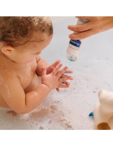 Jabón líquido infantil Mustela para piel normal con aguacate.