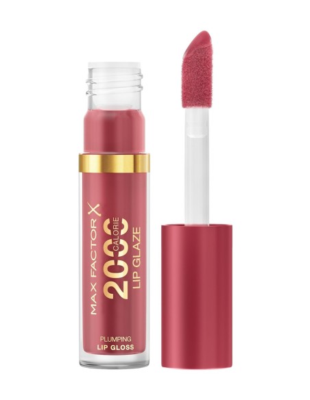 Brillo de labios voluminizador de color frambuesa con su aplicador maxi expuesto sobre fondo blanco