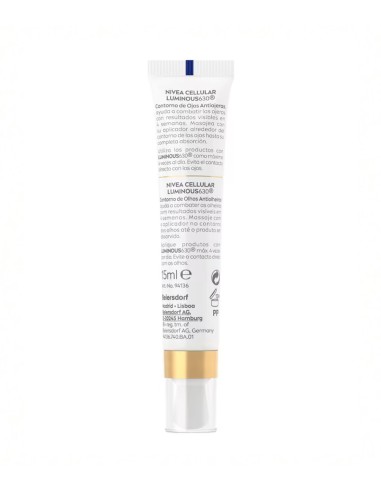 Reverso de un tubo de crema para contorno de ojos Nivea Cellular Luminous630 con especificaciones en español y portugués.
