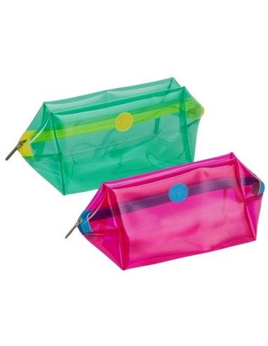 Dos neceseres transparentes en tonos flúor verde y rosa con cierre de cremallera.