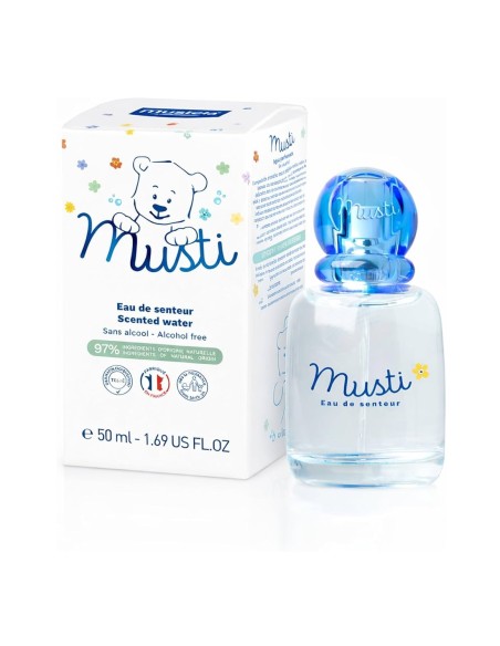 Caja blanca con dibujo de oso azul y frasco de colonia infantil sin alcohol Mustela Musti de cincuenta mililitros con tapón azu