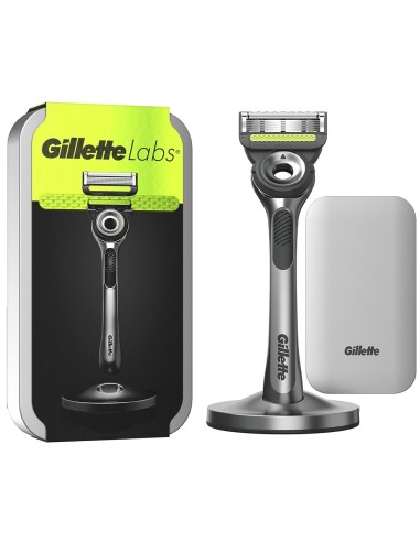 Set de afeitado Gillette Labs que incluye la maquinilla con mango metálico, base magnética y estuche de viaje gris.