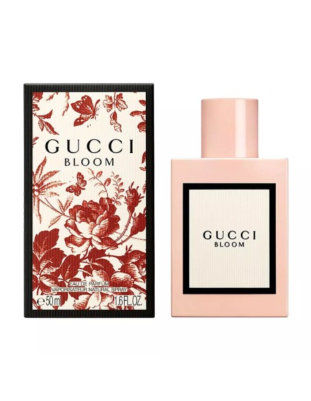 Frasco de porcelana rosa Gucci Bloom Eau de Parfum de 50 ml junto a su caja con estampado floral Herbarium.