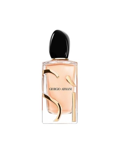 Vista de frente del envase de cristal con letras doradas y tapón negro de Giorgio Armani Sì Eau de Parfum