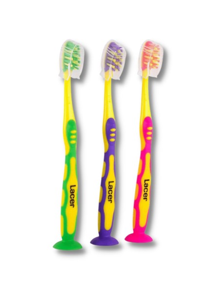 Tres variaciones de color del cepillo dental Lacer Junior con ventosa en la base