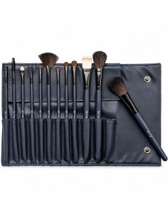 Manta profesional La Walkiria abierta con doce piezas de maquillaje y compartimentos individuales